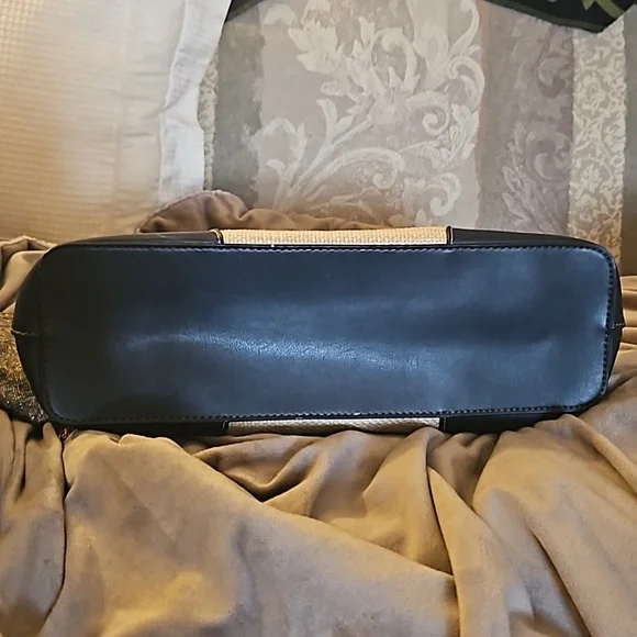 $799 RETAIL designer new vintage handbag - Picture 2 of 9